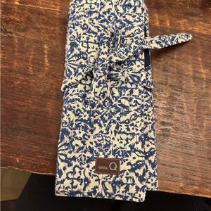 Delia Q Blue Floral Knitting/Crochet Needle Holder‎ organizer Pouch